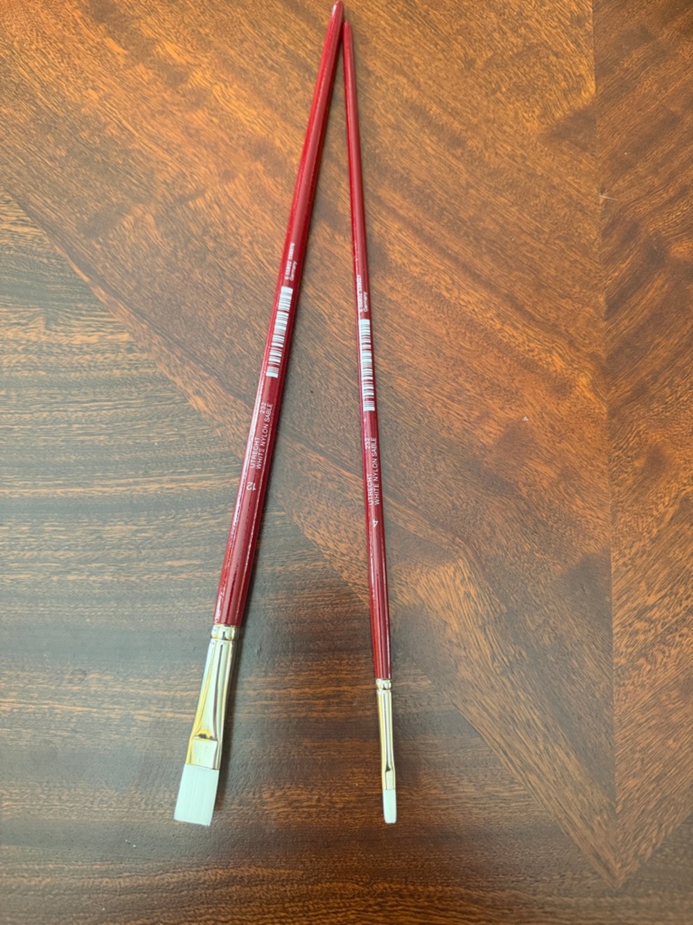 Utrecht Series 232 White Nylon Sable Brush (Size 12 and 4